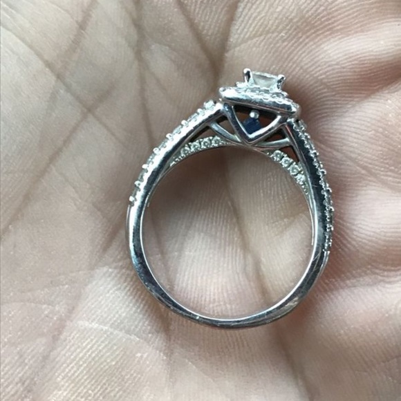 Vera Wang Jewelry - Vera wang princess cut diamond